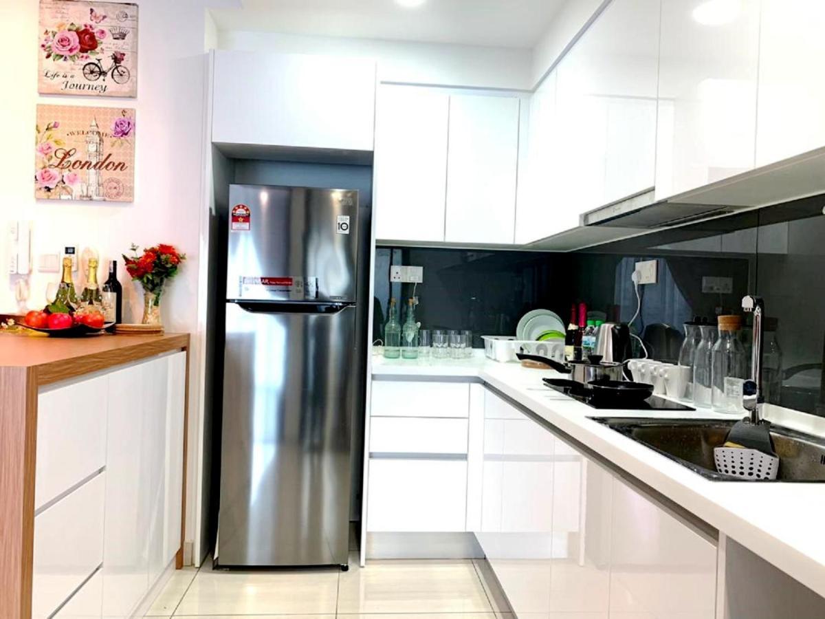 Almas Suites Puteri Harbour 누사자야 외부 사진