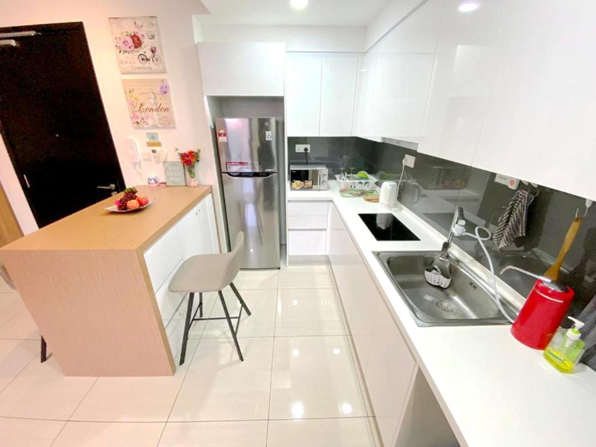 Almas Suites Puteri Harbour 누사자야 외부 사진