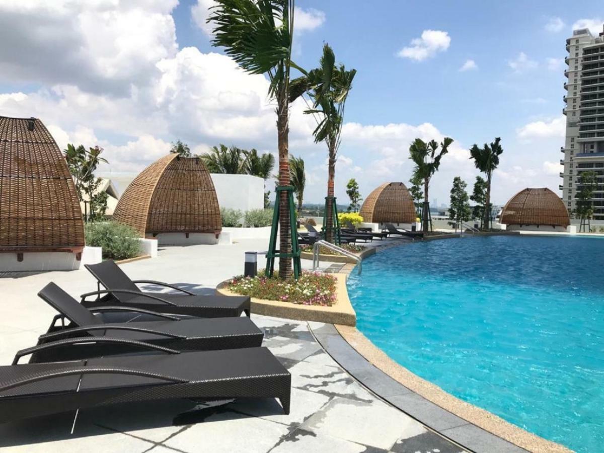 Almas Suites Puteri Harbour 누사자야 외부 사진