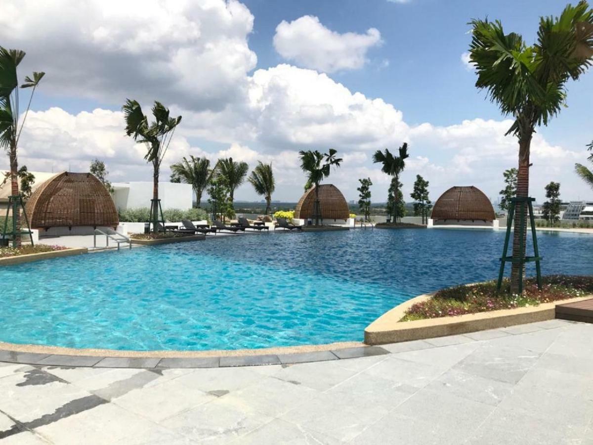 Almas Suites Puteri Harbour 누사자야 외부 사진