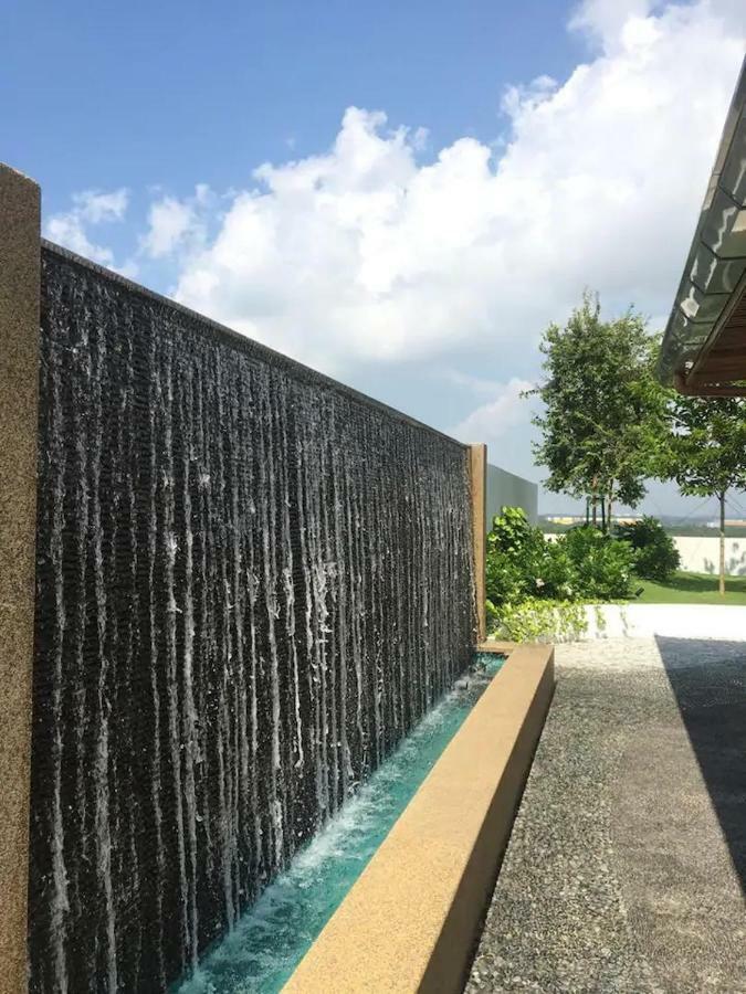 Almas Suites Puteri Harbour 누사자야 외부 사진
